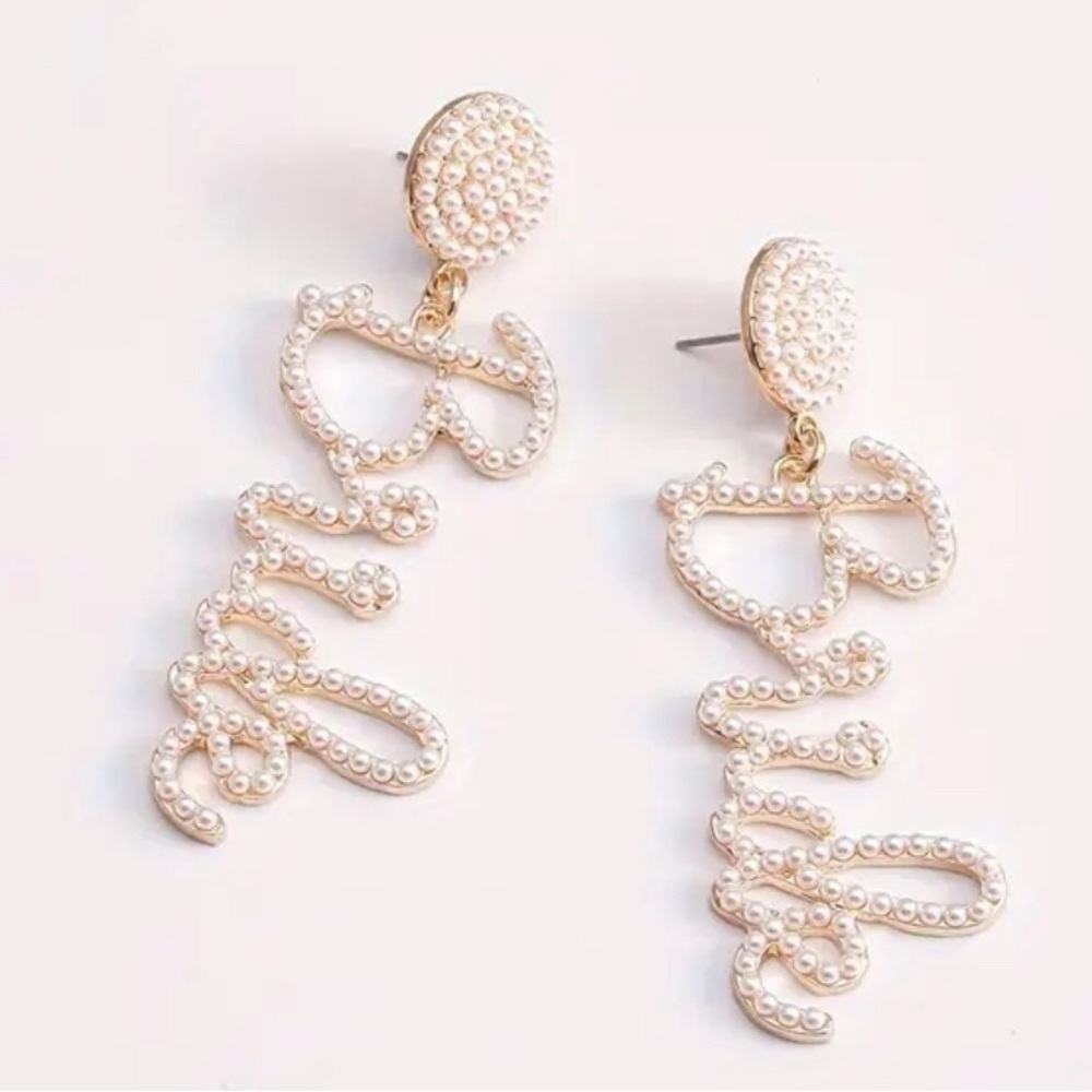 Bride beaded white statement earrings New ✨✨💕